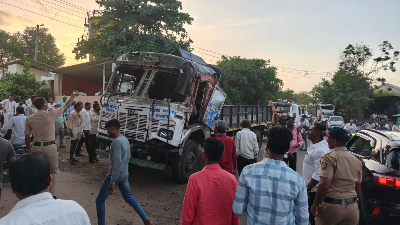 Wai Accidenet: वाई-बावधन ओढ्याजवळ भीषण अपघात भरधाव ट्रक दुकानात घुसला, एक ठार, एक जखमी