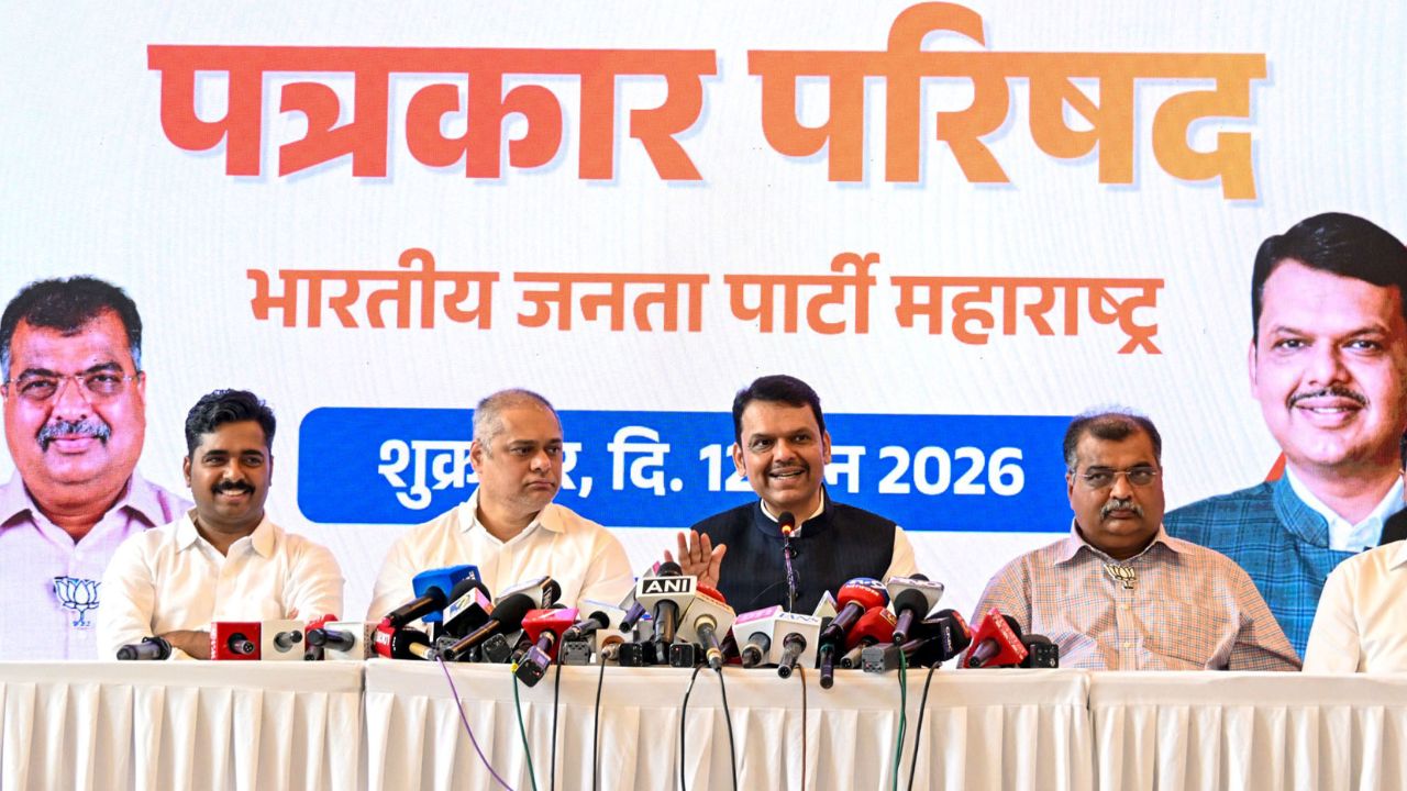 Maharashtra Politics: ‘काँग्रेस म्हणजे बुडतं जहाज’; विरोधी पक्षांच्या विलीनीकरणावर मुख्यमत्र्यांचा घणाघात; म्हणाले, भाजपलाच….