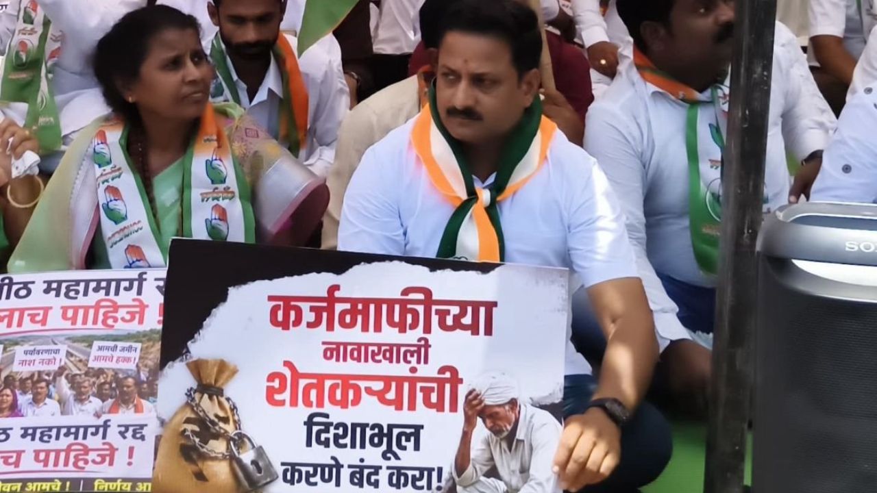 संपूर्ण कर्जमाफी करा ! शक्तिपीठ महामार्ग रद्द करा ! धाराशिवमध्ये कॉंग्रेसचे आंदोलन, कर्जमाफीच्या जीआरची केली होळी