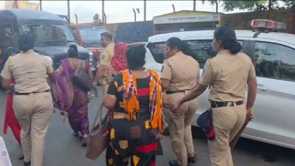 APMC Police Action : एपीएमसी पोलिसांची धडक कारवाई; वेश्याव्यवसायाविरोधात मोहीम, अतिक्रमणावरही संयुक्त कारवाई