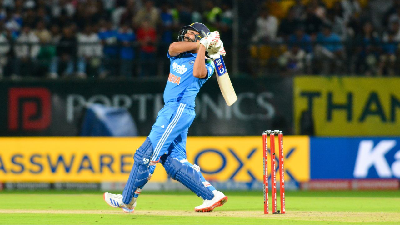 Rohit Sharma Record: रोहित शर्मा दुसऱ्या वनडेत रचणार इतिहास! केवळ १० धावा करताच वीरेंद्र सहवागचा विक्रम मोडणार