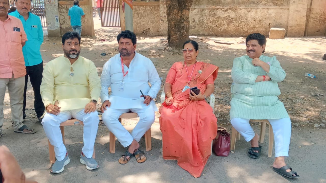 MLC Voting: कैदेतून आलेल्या नगरसेविकेनेही बजावला मतदानाचा हक्क! सोलापूर विधानपरिषद निवडणुकीसाठी शांततेत मतदान, २२ जूनला निकाल
