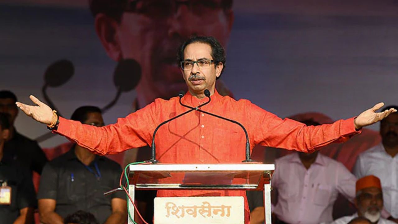 Shivsena : ‘जमलेल्या माझ्या तमाम..,’ उद्धव ठाकरेंची तोफ धडाडली, षण्मुखानंद हॉलमध्ये ठाकरे गटाचा शिवसेना वर्धापन दिन मेळावा