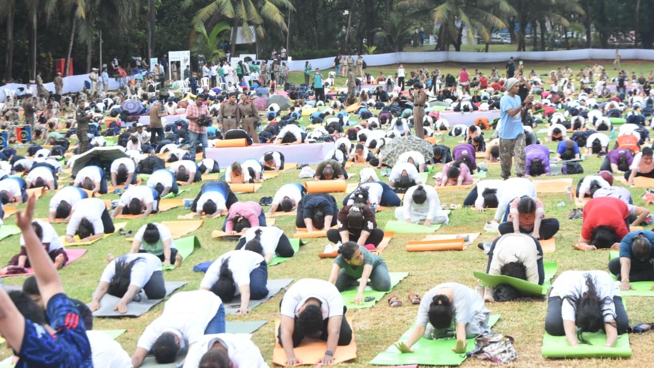 International Yoga Day : आंतरराष्ट्रीय योग दिनानिमित्त मुंबईत ‘सी-साईड योग उत्सव’; २ हजारांहून अधिक नागरिकांचा सहभाग
