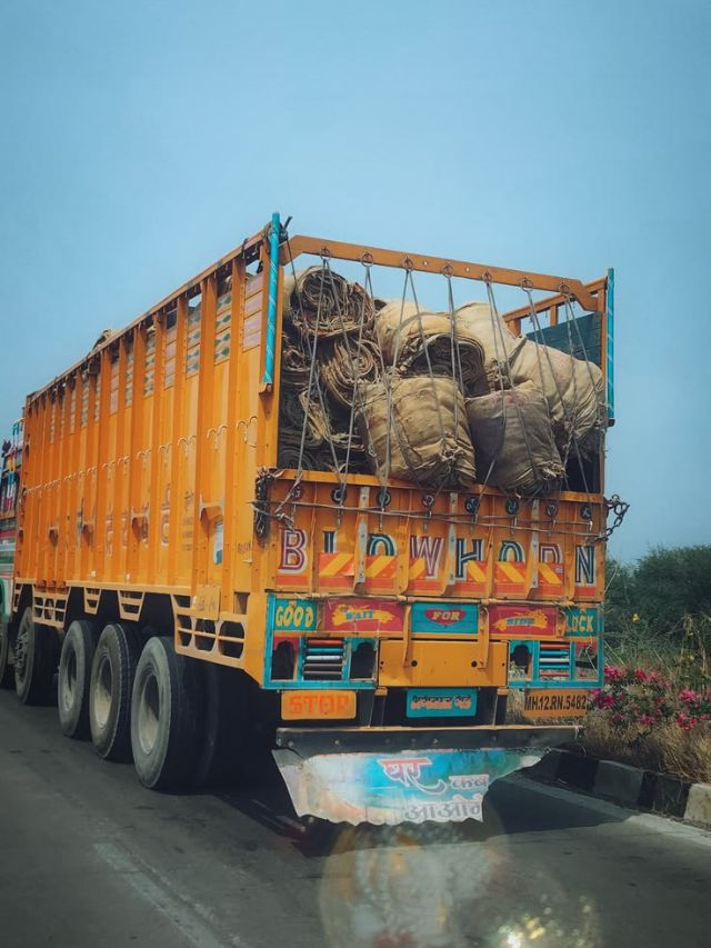 ट्रकच्या मागे असे का लिहिले जाते Horn Ok Please?