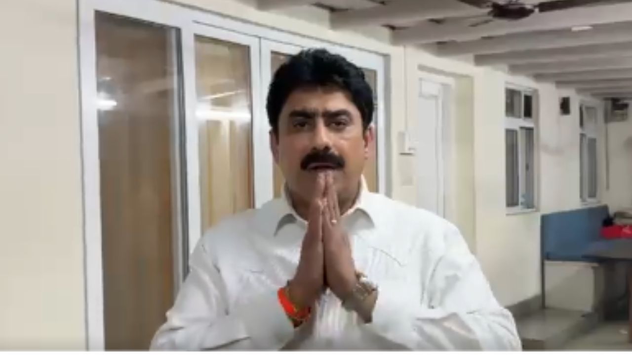 Sanjay Dina Patil: पत्रकारांना धमकावणारे खासदार संजय दिना पाटील यांचा माफीनामा! अखेर व्हिडिओ जारी करत स्पष्ट केली बाजू; म्हणाले…