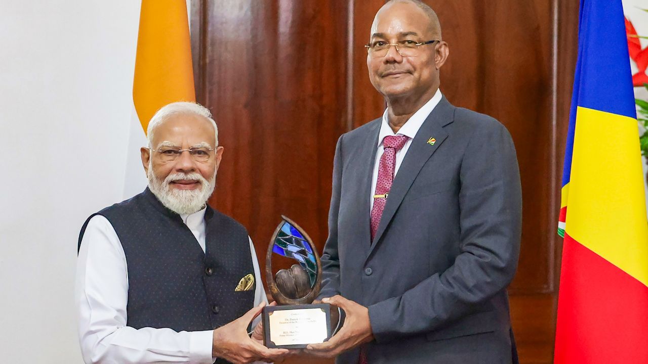 पंतप्रधान मोदींना सेशेल्सचा सर्वोच्च नागरी सन्मान! ‘हिंद महासागराला संधींचा महासागर बनवणार’, पीएम मोदींचा मोठा संदेश