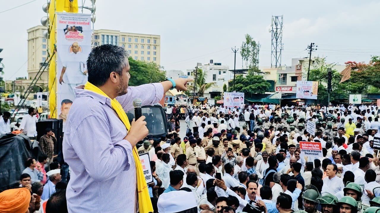 Rohit Pawar: ‘शेतकऱ्यांसाठी आंदोलन स्थगित, पण…’, गिरीश महाजनांच्या मध्यस्थीनंतर रोहित पवारांचे एल्गार आंदोलन तात्पुरते मागे