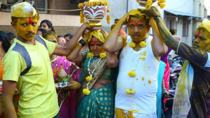 ग्रामीण महाराष्ट्रातील ‘घुगुळ’ची प्री-वेडिंग परंपरा! कुलदेवतेला लग्नाला बोलावण्याची अनोखी प्रथा!