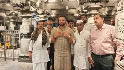 पालकमंत्र्यांनी जपली वारकरी परंपरा! आषाढीनंतर विठ्ठल मंदिरातील कथित खरेदी गैरव्यवहाराची जिल्हाधिकाऱ्यांमार्फत होणार चौकशी
