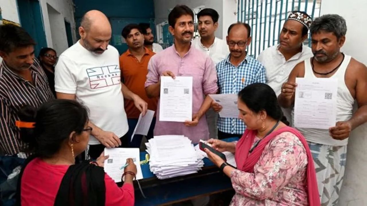 PCMC SIR Campaign 2026: भोसरीत बीएलओंना विशेष प्रशिक्षण; ३० जूनपासून घरभेटीद्वारे मतदार पडताळणी