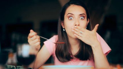 पाणी पिऊन सुद्धा उचकी थांबत नाही? ‘हे’ घरगुती उपाय केल्यास काही मिनिटांमध्ये उचक्या होतील बंद, मिळेल तात्काळ आराम
