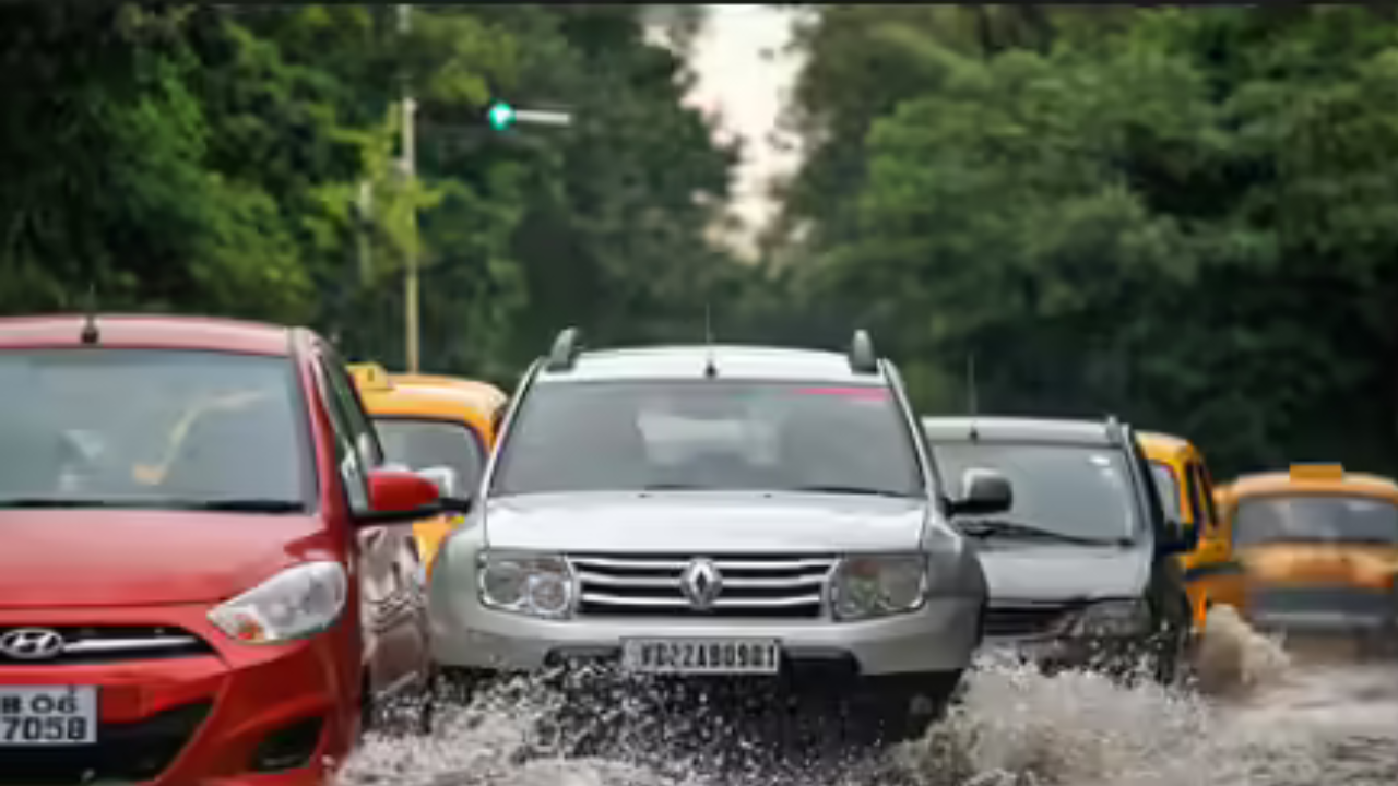 Mansoon Car Care टिप्स: पावसाळ्यापूर्वी कारसाठी या पाच काळजी नक्की घ्या!