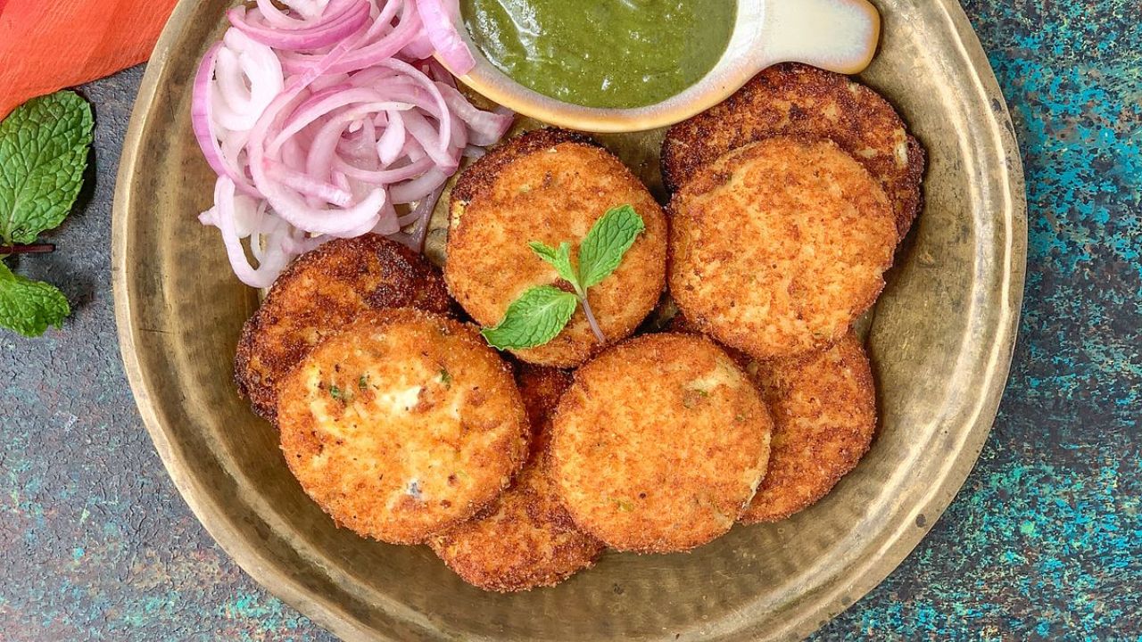 घरी पाहुणे आल्यानंतर काय बनवावं सुचत नाही? मग १० मिनिटांमध्ये बनवा दही कबाब, सगळेच करतील आवर्जून कौतुक