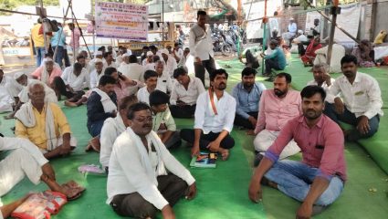 ‘ऊस दिला, घाम दिला; आता न्याय न मिळाल्याने शेतकरी ‘जलसमाधी’च्या उंबरठ्यावर, ‘गोकुळ’च्या थकीत ऊस बिलासाठी संघर्ष तीव्र