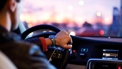 Safe Driving Habits: सुरक्षित ड्रायव्हिंगसाठी या 10 महत्त्वाच्या सवयी आजच अंगी बांधा!
