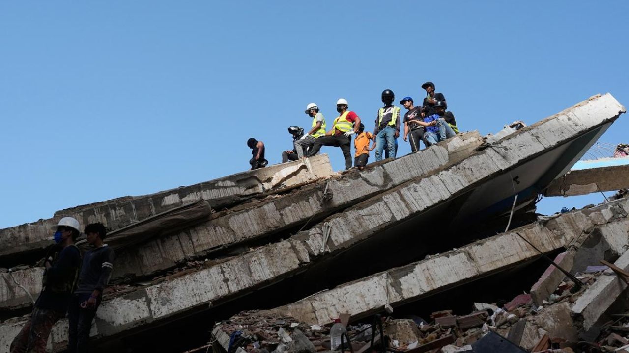 Venezuela Earthquake : मलब्यात अडकले जीव, सरकारी अधिकारी मात्र सेल्फी काढण्यात मग्न? धक्कादायक दाव्यामुळे खळबळ