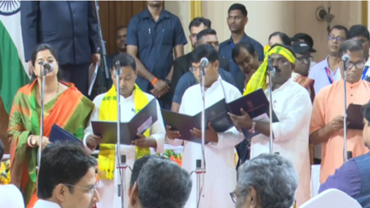 West Bengal Cabinet Expansion : पश्चिम बंगालच्या राजकारणात मोठी घडामोड;  शुभेंदू कॅबिनेटमध्ये 35 मंत्र्यांचा समावेश