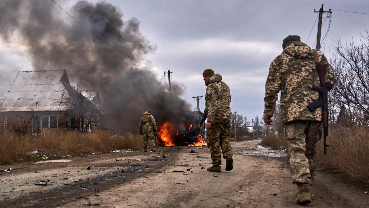 Russia Ukraine War : युक्रेनचा रशियाला मोठा धक्का; क्रीमिया द्विकल्पावर हल्ल्यामुळे तणाव वाढला