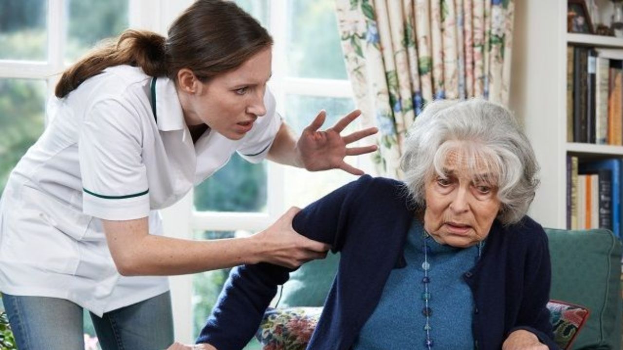 World Elder Abuse Awareness Day : बदलत्या संस्कृतीत हरवणारा ज्येष्ठांचा सन्मान; या खास दिनी आजच घ्या ‘हा’ मोठा संकल्प