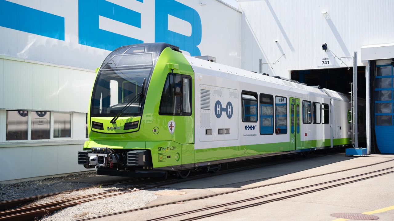 रेल्वे क्षेत्रात क्रांती! जगातील पहिली ‘Hydrogen Narrow-Gauge Train’ झाली सुरू; धूर नाही, प्रदूषण नाही, फक्त पाण्याची वाफ