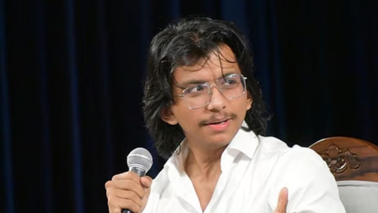 AI Success Story: वयाच्या १९ व्या वर्षी एआयच्या बळावर दरमहा १ कोटींची कमाई; ‘एंटर्न’ स्टार्टअप उभारणाऱ्या आयुषची गोष्ट एकदा वाचाच