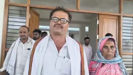 Ahilyanagar Crime : पाथर्डीत सशस्त्र दरोडेखोरांचा धुमाकूळ; दोन कुटुंबांना मारहाण करत साडेचार लाखांची लूट