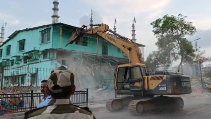 Bhayander News: भाईंदरमधील वादग्रस्त अनधिकृत धार्मिक स्थळावर कारवाई; बाळासाहेब ठाकरे कलादालनाचा मार्ग मोकळा