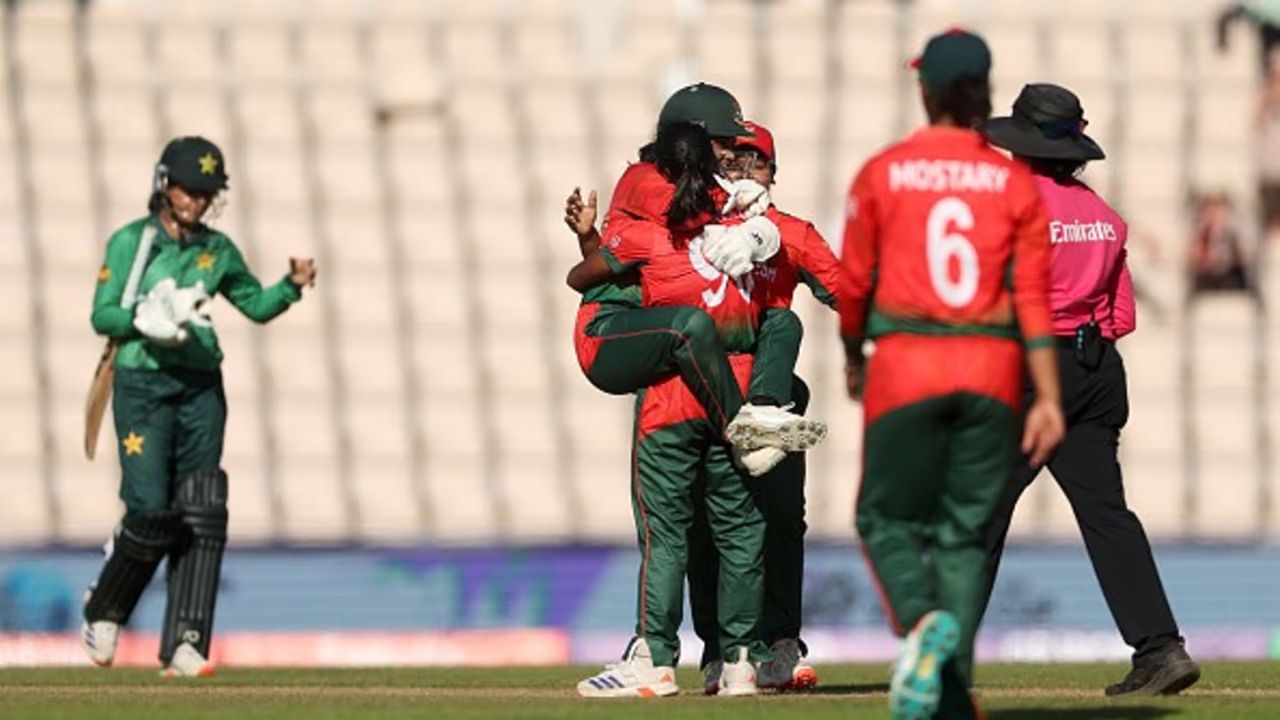 Pak W vs Ban W: मैदानात फ्लॉप, रील्समध्ये टॉप! पराभवाच्या हॅटट्रिकनंतर पाकिस्तान स्पर्धेतून बाहेर; बांग्लादेशचा ऐतिहासिक विजय
