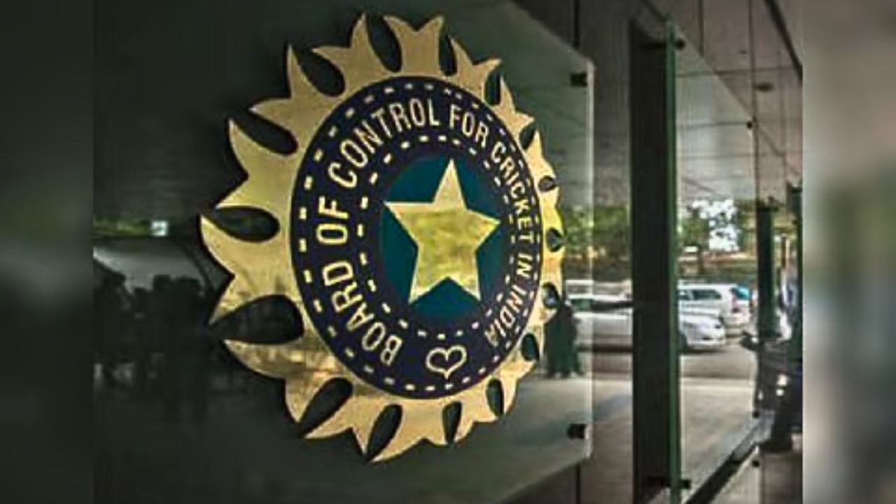क्रिकेटपटूंसाठी BCCI चे नवे निवृत्ती धोरण; परदेशी लीगमध्ये खेळायचे असेल तर मोजावी लागेल मोठी किंमत