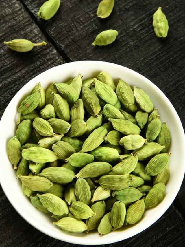 जेवणानंतर वेलची खाण्याचे काय आहेत आरोग्यदायी फायदे