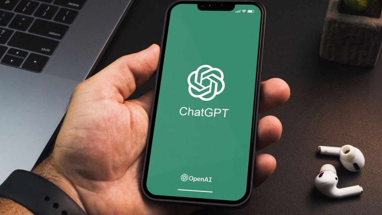 ChatGPT वापरताय? तुम्हालाही लागू शकतो लाखोंचा चुना… सर्च रिझल्टमध्ये दिसल्या बनावट शॉपिंग लिंक्स; असं राहा सुरक्षित