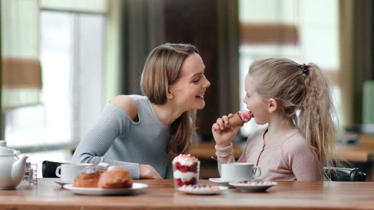 Kids Health in Monsoon: पावसाळ्यात मुलांच्या आहाराची घ्या विशेष काळजी; चुकूनही देऊ नका ‘हे’ पदार्थ; अन्यथा आरोग्य बिघडू शकते