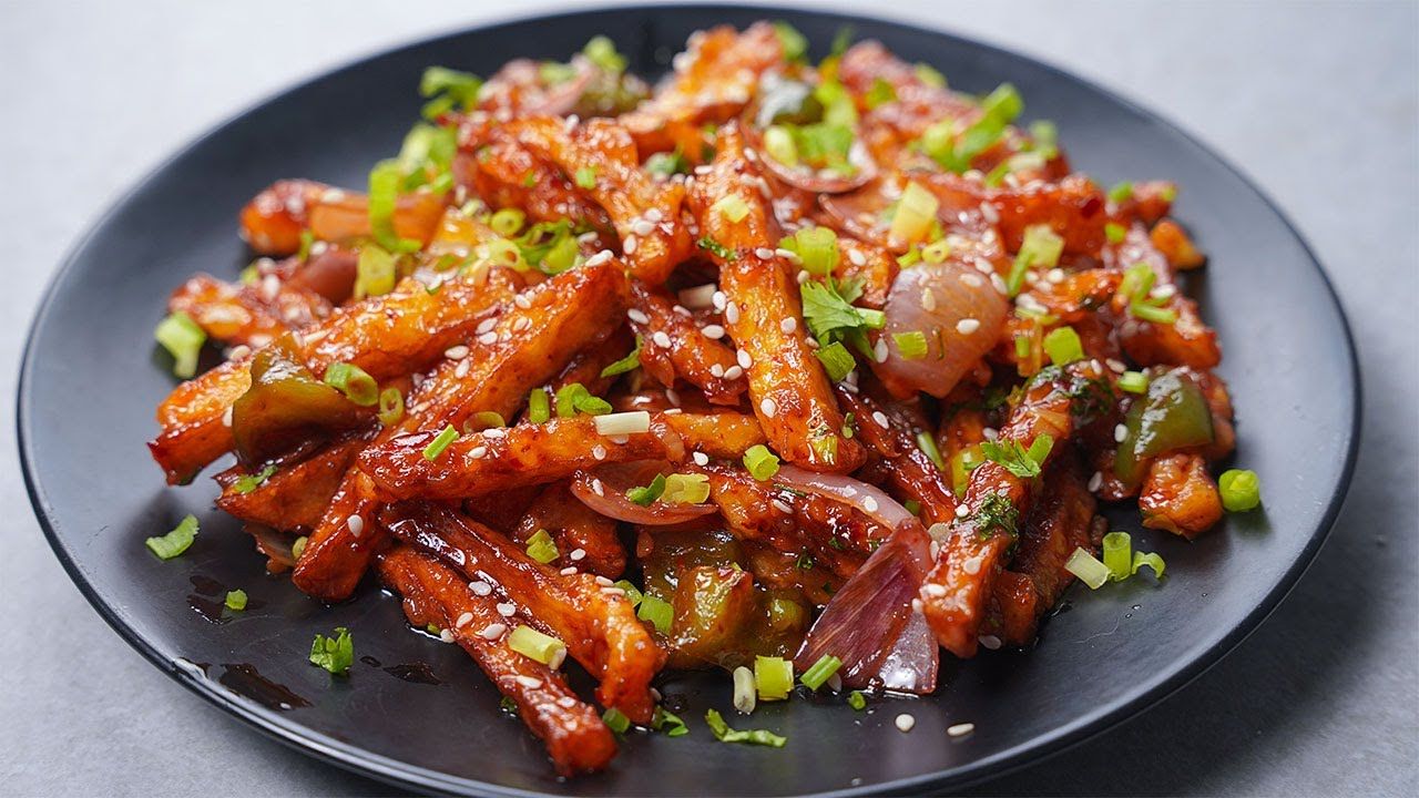 Chilli Potato: फक्त १५ मिनिटांत बनवा रेस्टॉरंटसारखे क्रिस्पी चिली पोटॅटो; चव अशी की पुन्हा पुन्हा खाल