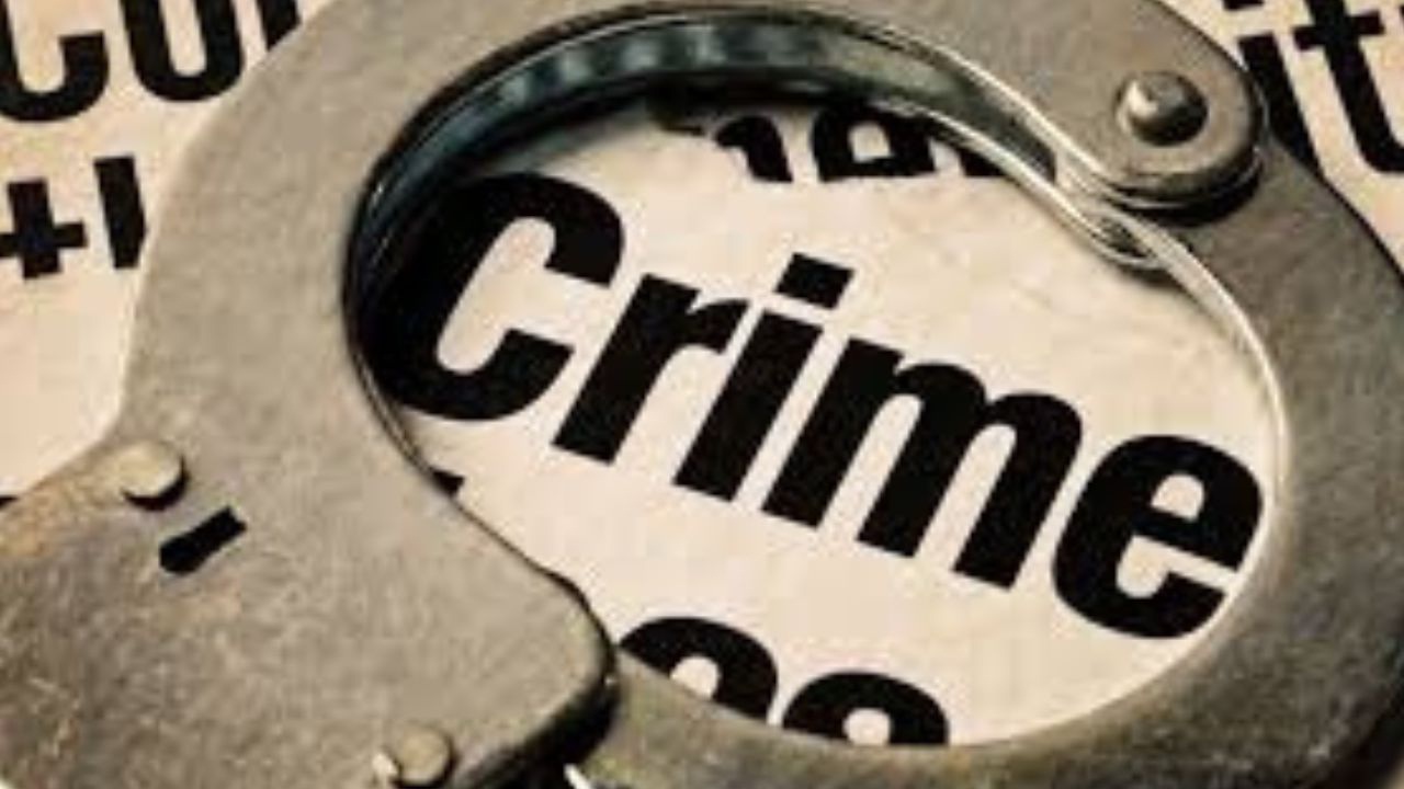दोन महिला वकिलांमध्ये हाणामारी, न्यायालयीन परिसरातील वाद चव्हाट्यावर; नेमकं काय घडलं?