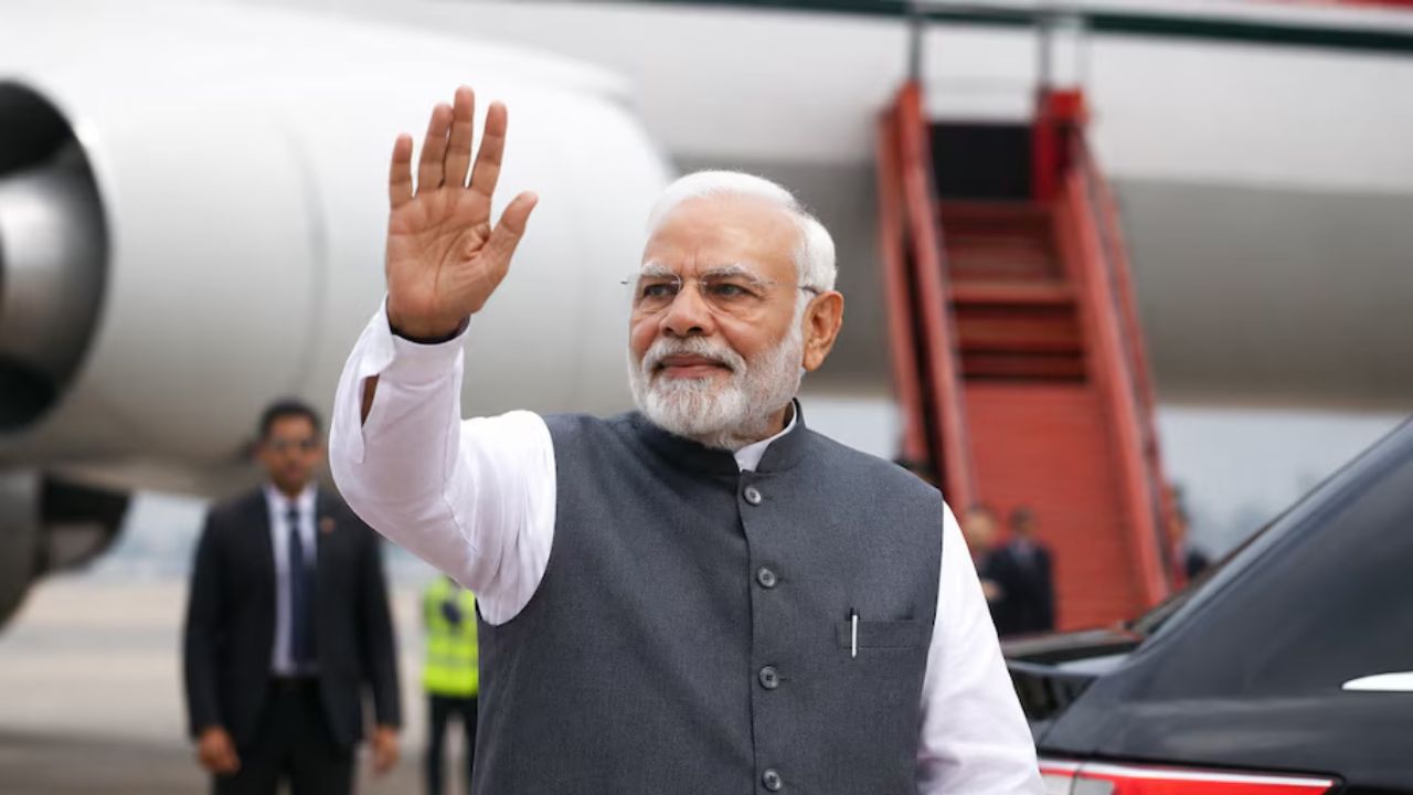 PM Modi VIP Protocol: ‘नीट’च्या विद्यार्थ्यांसाठी पीएम मोदींनी दिल्ली विमानतळावर का केली प्रतीक्षा? जाणून घ्या सविस्तर वृत्त