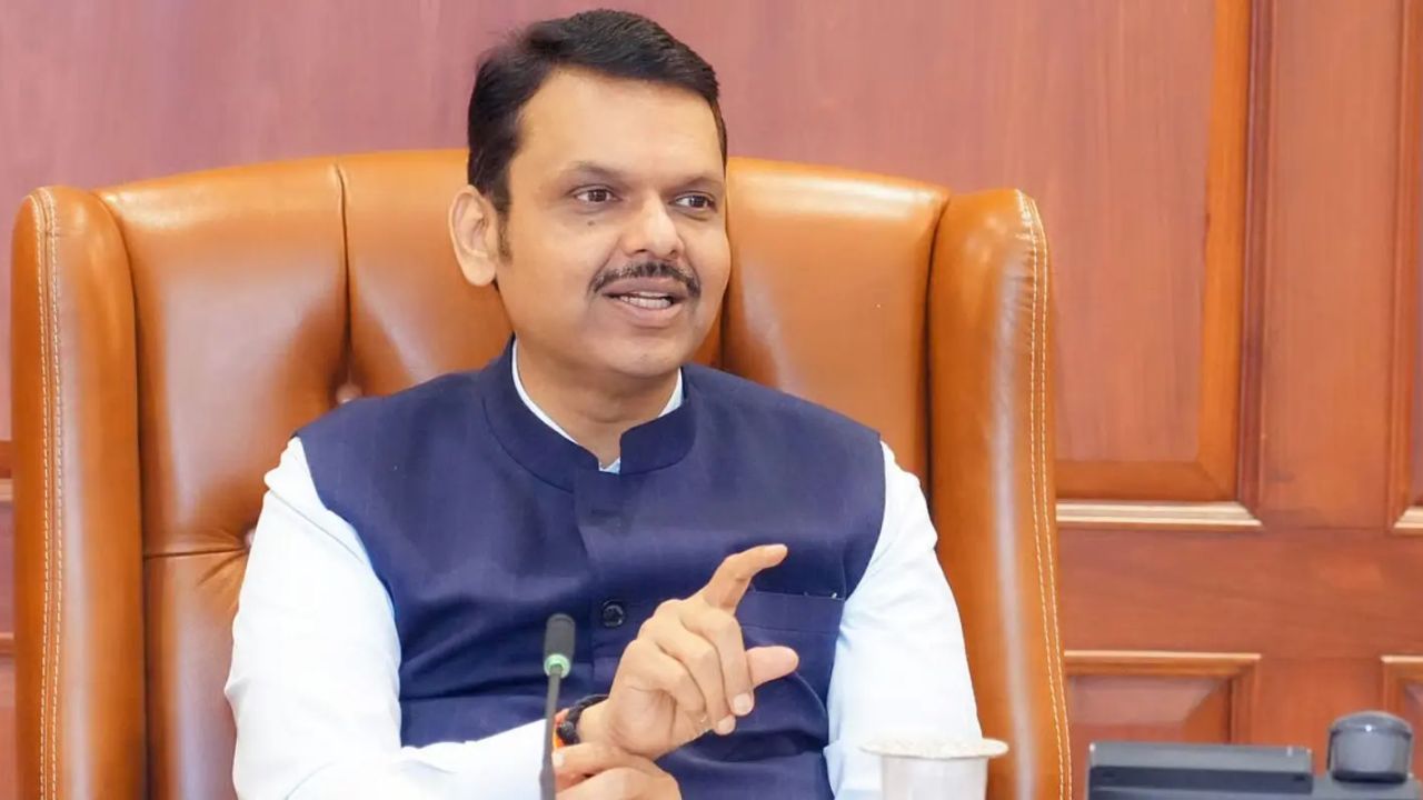 Devendra Fadnavis Qualification: महाराष्ट्राचे मुख्यमंत्री देवेंद्र फडणवीस नेमके किती शिकलेले आहेत? जाणून घेण्यासाठी एकदा वाचाच..