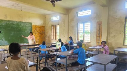 Government School Crisis: सरकारी शाळांचे अस्तित्व धोक्यात? पटसंख्या वाढवण्यासाठी शिक्षकांवर दारोदार फिरण्याची वेळ का आली?