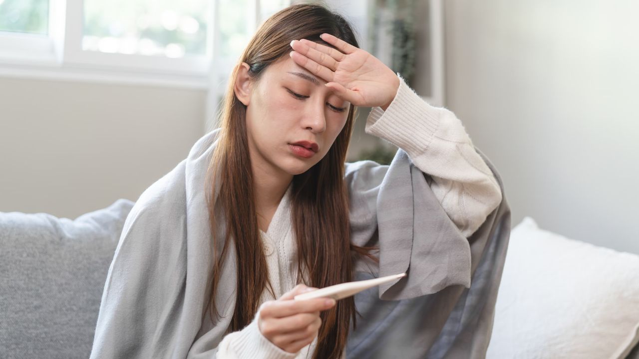 Health Tips: बदलत्या हवामानात वाढतो आजारांचा धोका; अशी घ्या योग्य काळजी