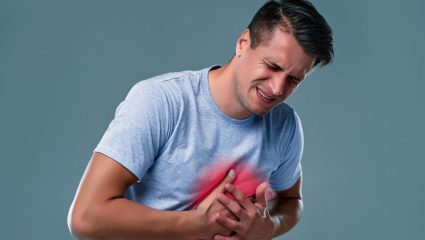 Heart Disease: धावपळीच्या आयुष्यात हृदय थकतंय? ‘या’ संकेतांकडे करु नका दुर्लक्ष, जिवावर बेतू शकतं