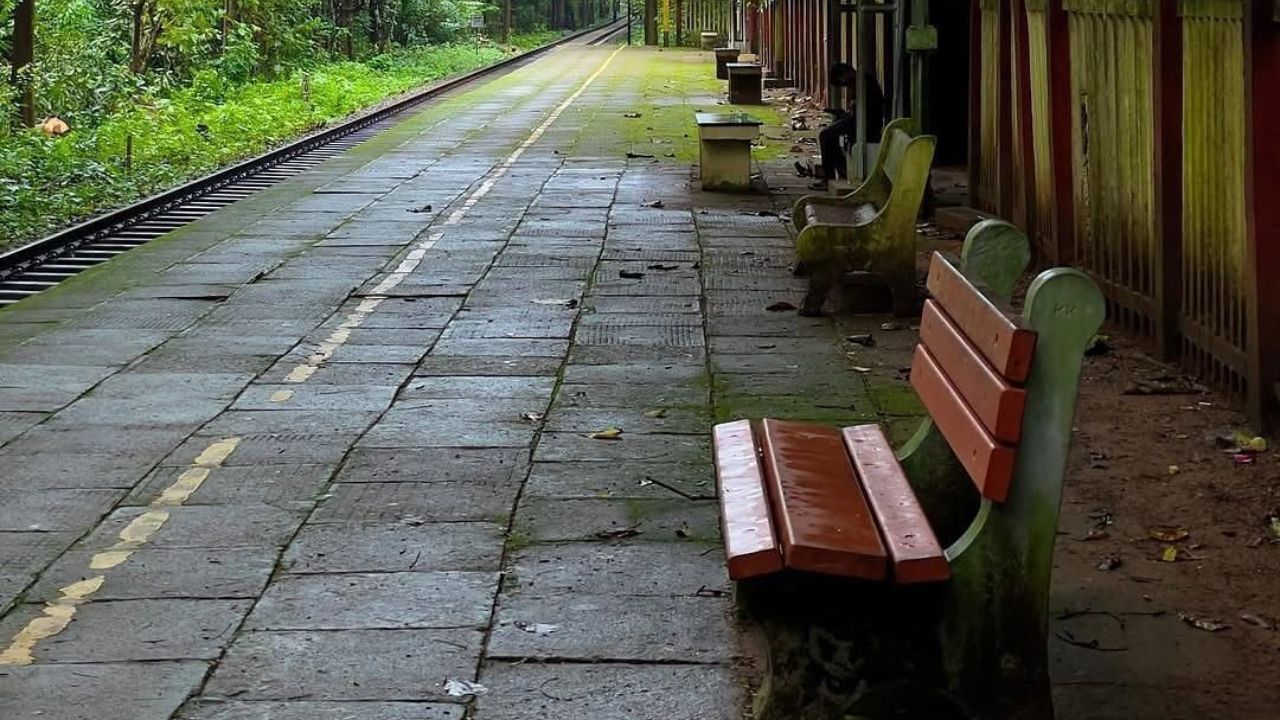 Travel News : भारतीय रेल्वेचे शेवटचे स्टेशन… इथून काहीच पावलांवर सुरू होते दुसऱ्या देशाची वाट