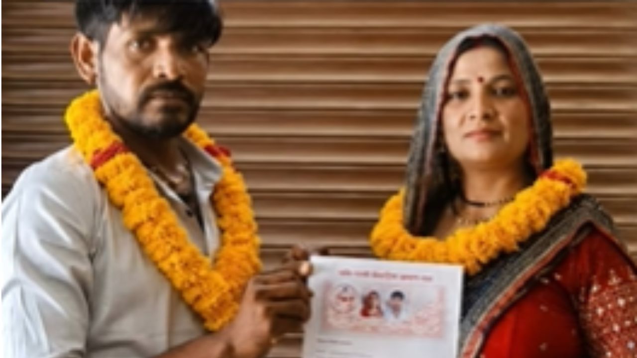 नात्यांची चाैकटी मोडली, जावयाला बायकोपेक्षा सासूच आवडली… थेट कोर्टात बांधली लग्नगाठ; Video Viral