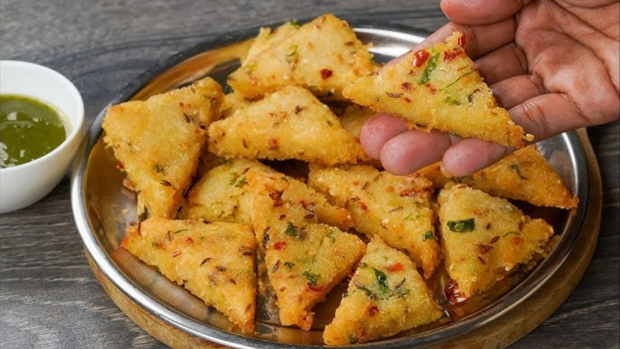 Recipe : पोहे, बटाटा आणि बेसनपासून बनवा कुरकुरीत सकाळचा नाश्ता, चव अशी की लहान मुले होतील खुशा