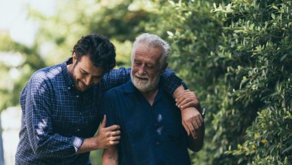 Fathers Day 2026 : फादर्स डे कसा साजरा कराल? वडिलांना खास वाटण्यासाठी या 10 अर्थपूर्ण गोष्टी करा
