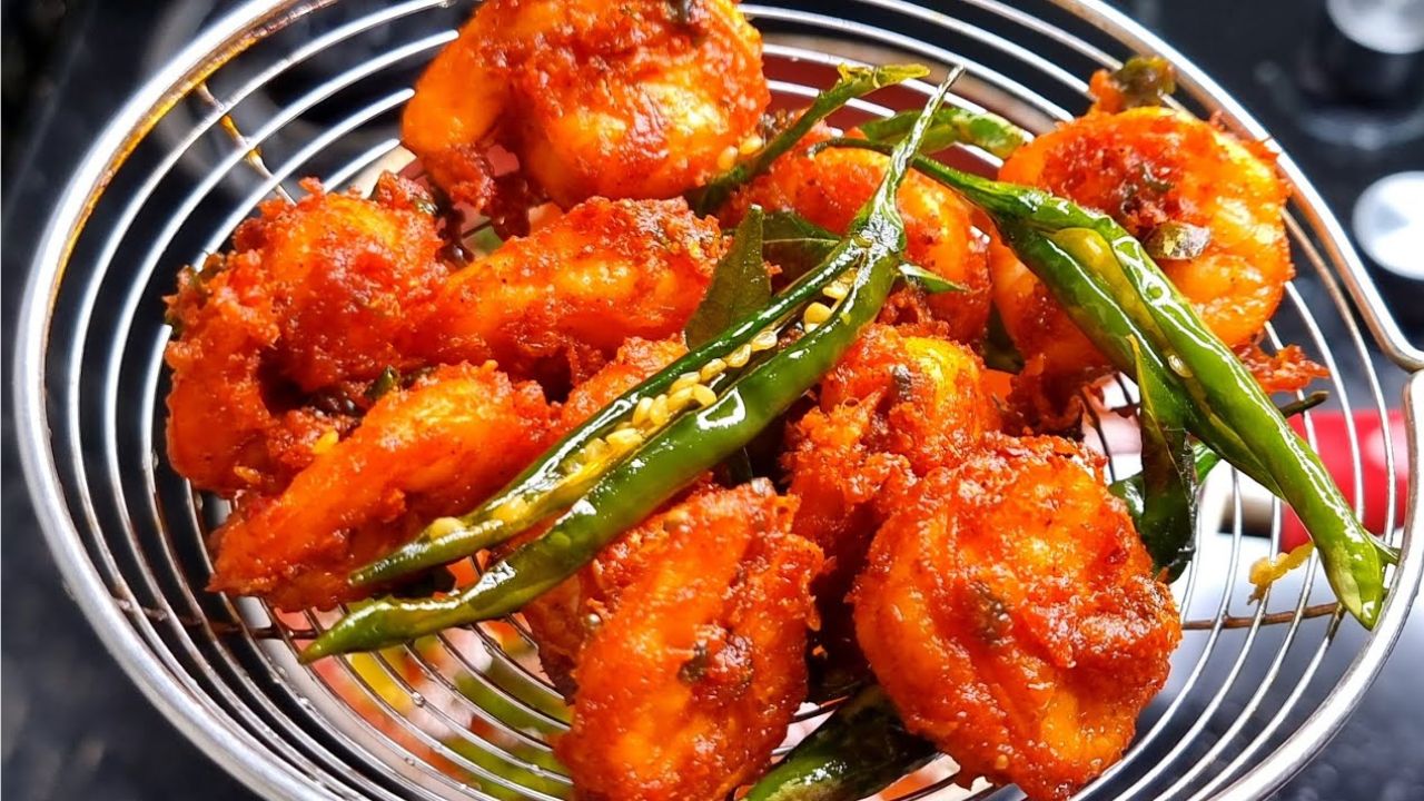 Monsoon Special : पावसाळ्यात घरी बनवून खा खमंग आणि कुरकुरीत चवीचा ‘झिंगा फ्राय’