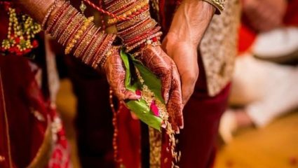ट्वीशा शर्मा प्रकरणाची पुनरावृत्ती! 3 कोटींच्या हुंड्यानंतर केली 2 कोटींची मागणी, मुलीने संपवलं आयुष्य; सैनिक नवऱ्यावर FIR दाखल