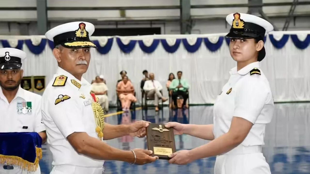 Indian Navy Recruitment: भारतीय नौदलात परीक्षा न देता अधिकारी होण्याची सुवर्णसंधी;फक्त ‘एसएसबी’ आणि मेडिकलवर होणार निवड!