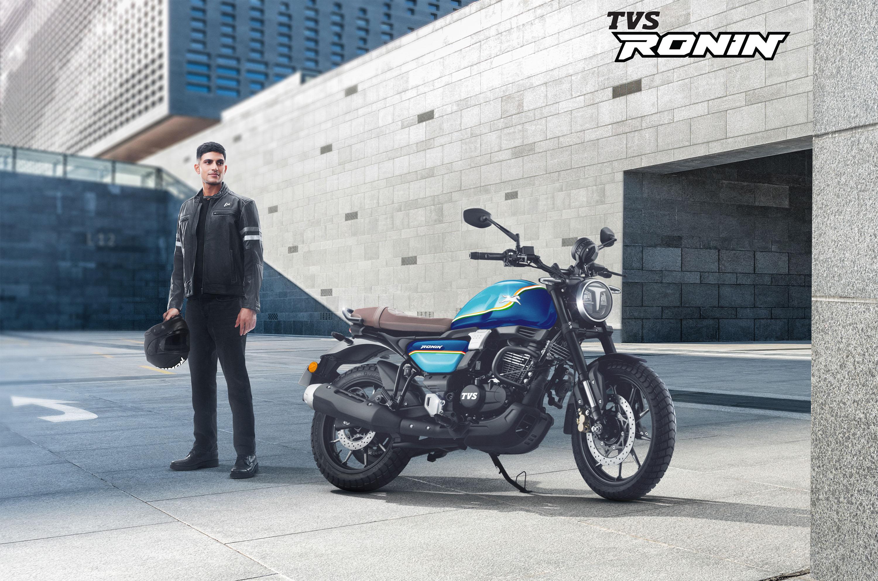 Shubman Gill – TVS Motor- शुभमन गिल हा भारताच्या नव्या पिढीचा सुपरस्टार क्रिकेटपटू आहे. TVS Ronin सारख्या मोटरसायकल मोहिमांमध्ये तो दिसला आहे. त्याची शांत, आधुनिक आणि फॅशनेबल प्रतिमा TVS च्या युवा ग्राहकांशी जोडली जाते. आंतरराष्ट्रीय क्रिकेटमध्ये सातत्याने वाढणारी त्याची लोकप्रियता वाहन कंपन्यांसाठी आकर्षण ठरत आहे.