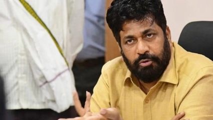 शिंदे-उद्धव ठाकरे यांनी दोन पावले माघार घ्यावी, दोन्ही शिवसेना एकत्र आल्यास…; बच्चू कडू यांचं मोठं विधान