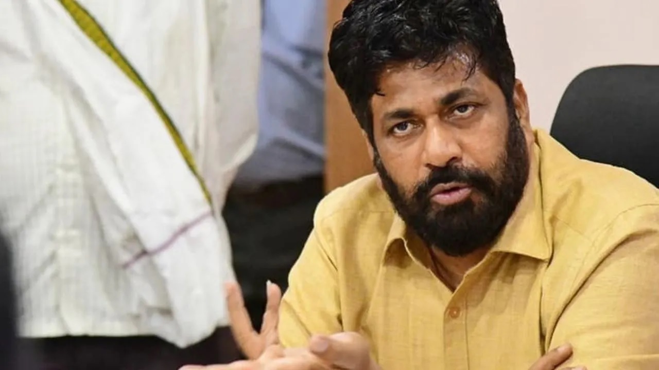 शिंदे-उद्धव ठाकरे यांनी दोन पावले माघार घ्यावी, दोन्ही शिवसेना एकत्र आल्यास…; बच्चू कडू यांचं मोठं विधान